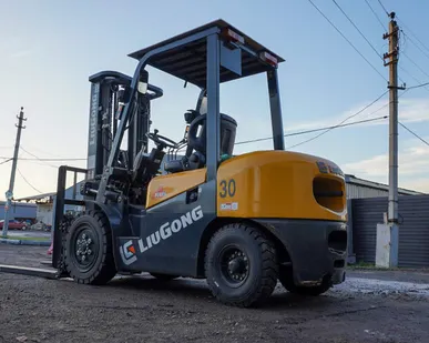 фото LiuGong CPCD30 Isuzu (3 тонны) Вилочный погрузчик (автопогрузчик, кара)