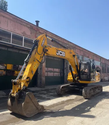 Фото №0 Экскаватор на гусеничном ходу в аренду