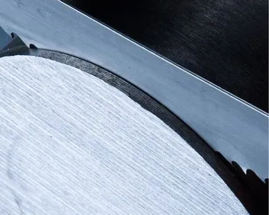 фото Резка металла на лентопилочном станке