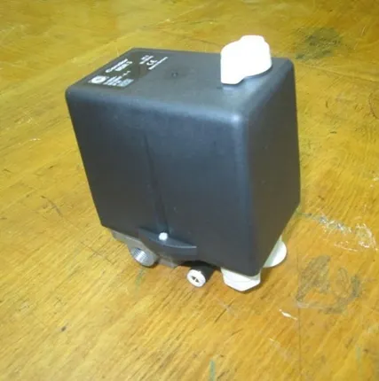 Фото №0 Реле давления 10 атмосфер 380В 20А