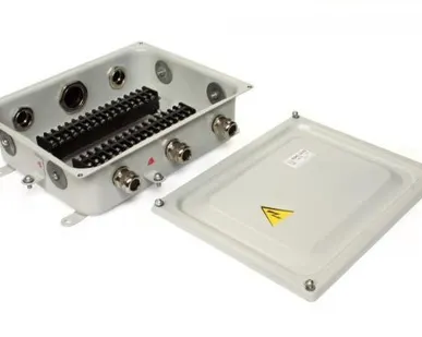 фото Коробка КЗНС-32 н/у металл 360х322х110мм 32 зажима 16А IP65 Россия