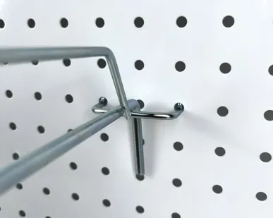 фото Крючок на перфорацию одинарный с ценникодержателем L=350мм, d=6мм, шаг 50мм, цинк