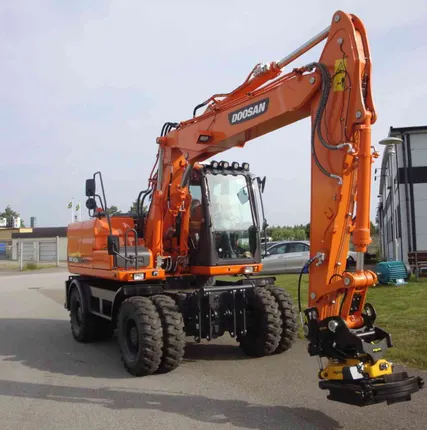 Фото №0 Аренда колёсного экскаватора Doosan DX140W