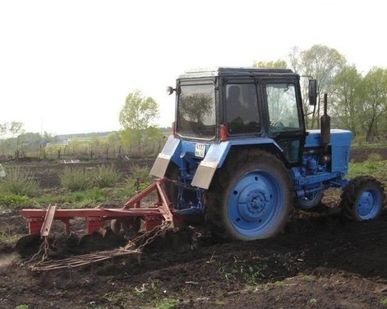 фото Услуги трактора по вспашке, копке земли