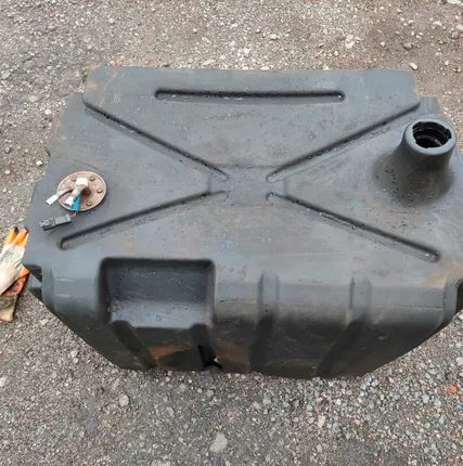 Фото №0 Ремонт пластиковых бензобаков для тракторов в Санкт-Петербурге