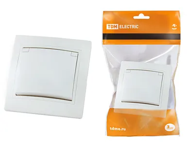 фото Розетка с заземлением с защитными шторками и крышкой 16А белый "Таймыр"