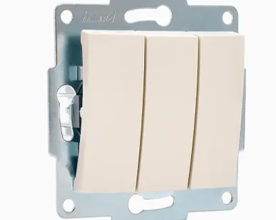 фото Механизм выключателя 3-кл. 1п СП Karina 10А IP20 крем. LEZARD 707-0388-109