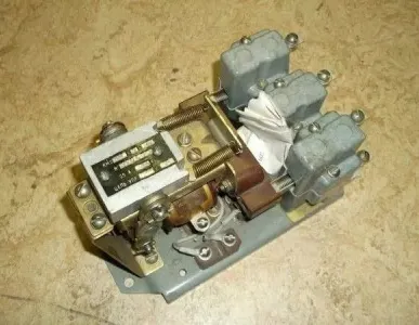 фото Контактор КМ2391-8