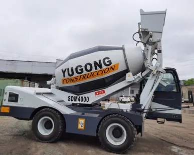 фото Самозагружающий автобетоносмеситель Yugong SDM4000