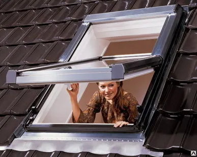 фото Мансардное окно в ламинации ROTO R75 K G WD