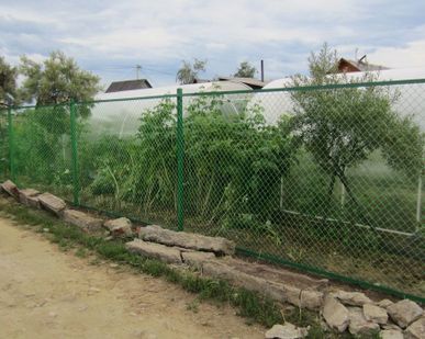 фото Изготовление забора из сетки рабицы