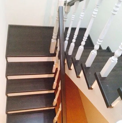 Фото №0 Лестницы деревянные с площадкой