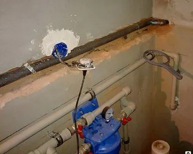 фото Ввод трубы водопровода в дом