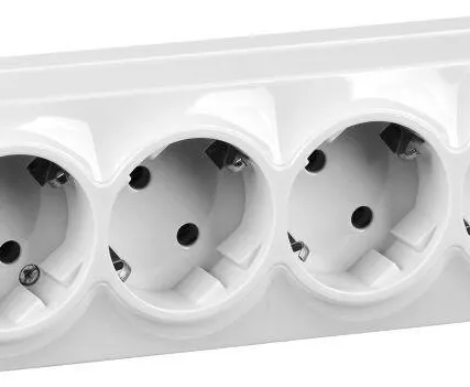 Фото №0 Розетка 4-м ОП GLORY РС24-3-ХБ 16А с заземл. бел. IEK ERH41-K01-16