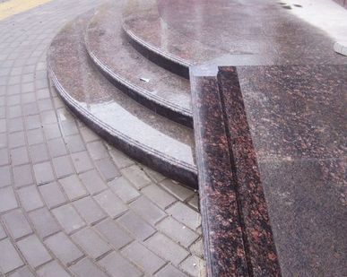 фото Входная группа из гранита