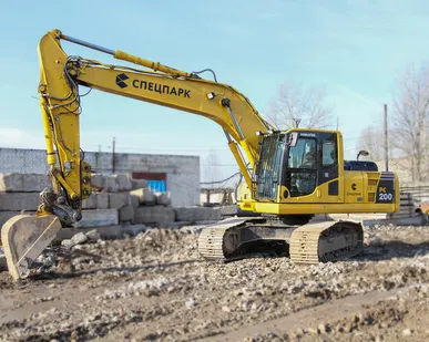фото Экскаватор гусеничный Komatsu 200