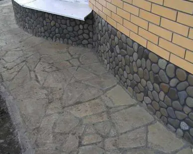 фото Укладка природного камня на дорожки