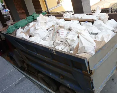 фото Вывоз строительного мусора 6 кубов. Выгрузим бесплатно!