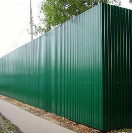 Фото №0 Строительство забора из профлиста, дерева