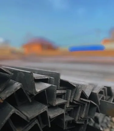 Фото №0 Уголок равнополочный)