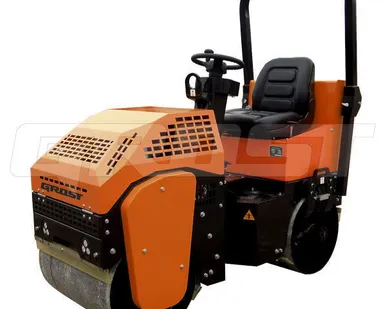 фото Виброкаток GROST VR1000