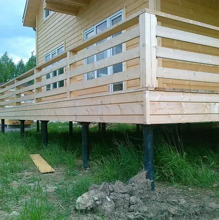 Фото №0 Ремонт свайного фундамента деревянного дома