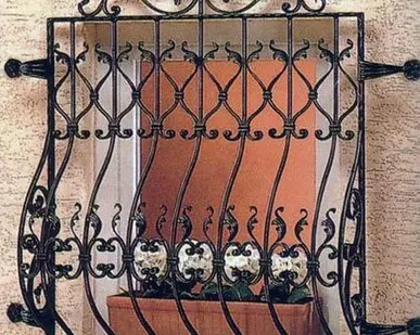 фото Кованая решетка на окна №2