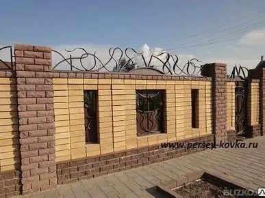 фото Кованый вставки в забор модерн