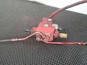 фото бывшая в употреблении агрегат отключения дозатора жидкости с топливными трубами для двигателя cummins isx