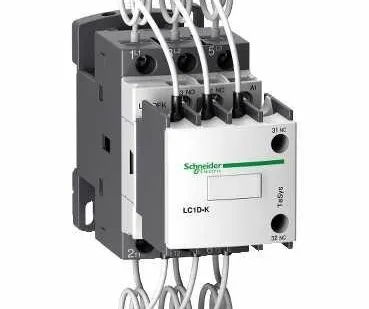 фото Контактор 3-х полюсный для компенсации реактивной мощности 13 кВАр при 400...415 В 50/60 Гц Schneider Electric, LC1DFKM7
