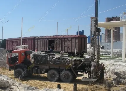 Фото №0 Аренда бурильно-крановой машины (ямобура) ГЕОМАШ ЛБУ-50, Воронеж