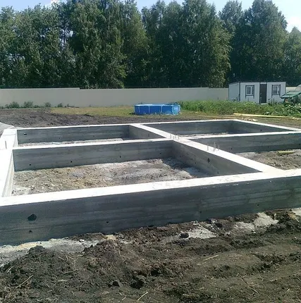 Фото №0 Разработка фундамента со стоком