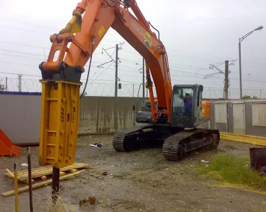 фото Гидромолот Furukawa F6 на базе NEW HOLLAND B115