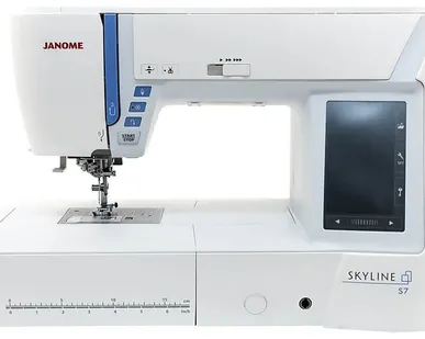 фото Швейная машина Janome Skyline S7, белый