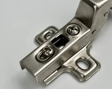 фото Петля 110* вкладная с доводчиком Clip-on с отв. планкой Н=2 EP35CO110IN