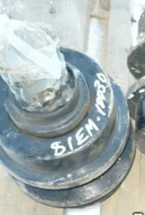 фото 81EM-10030 Каток поддерживающий Hyundai R210LC7/R250LC7