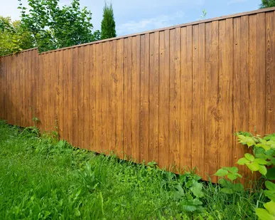 фото Забор из профнастила Золотой Дуб