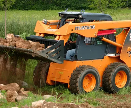 Фото №0 Мини погрузчик Mustang 2076 SXT HF