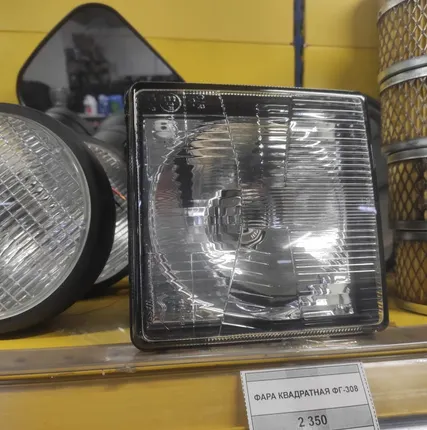Фото №0 Фара МТЗ передняя квадратная