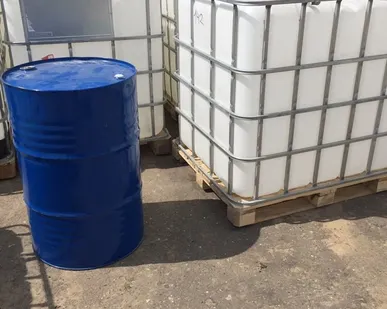 фото Ацетон в канистрах