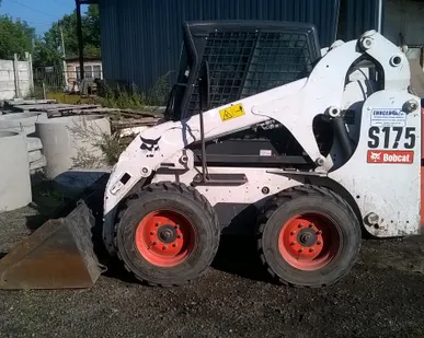 фото Аренда мини-погрузчика BobCat S175. Гидромолот, Ямобур, Щётка, Вилы.