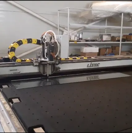 Фото №0 Резка стекла 4мм