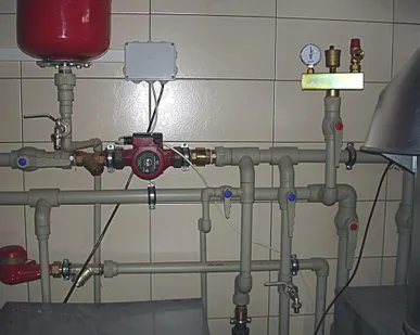 фото Трубопровод системы отопления и водоснабжения