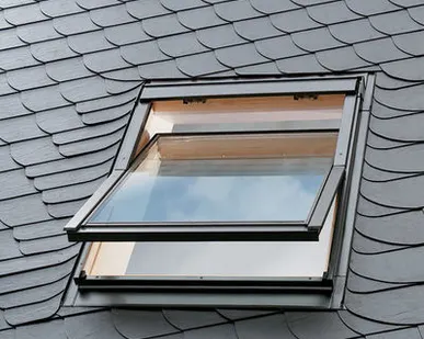 фото Окна Velux "Стандарт" GZL 1059 Ручка сверху, открывание по центру.