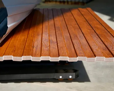 фото Профлист С-8 под дерево / дуб / 0.45 мм. - Дуб - Глянцевая - с ЛКП - Первый - С-8 - Стандартные - Опт (от 100 листов / от 200 м.пог.)