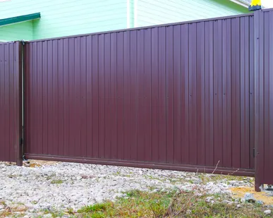 фото Автоматические откатные ворота Эконом на винтовых сваях