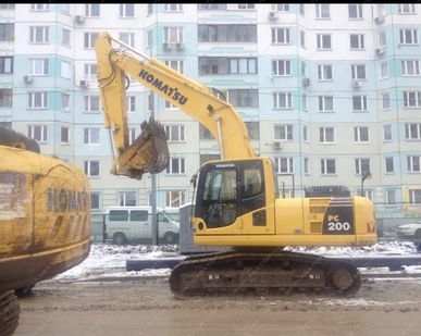 фото Аренда гусеничного экскаватора Komatsu PC200, Москва