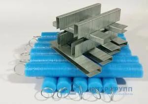 фото Крепёж G4450/25 NKH (комплект 2000 скоб и 2000 пластиковых шайб)