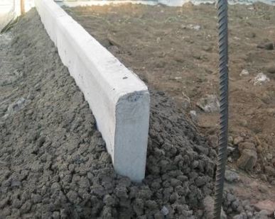 фото Установка бордюра садового