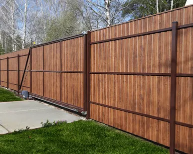 фото Забор из двустороннего профнастила Морёный Дуб